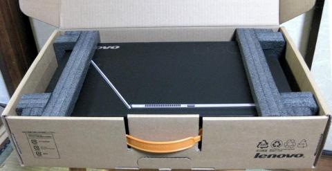 箱を開封しました。しっかりと梱包された状態で、更に中に箱があります。