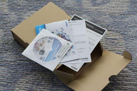 インストールDVD、スタートアップガイドなどですネ。