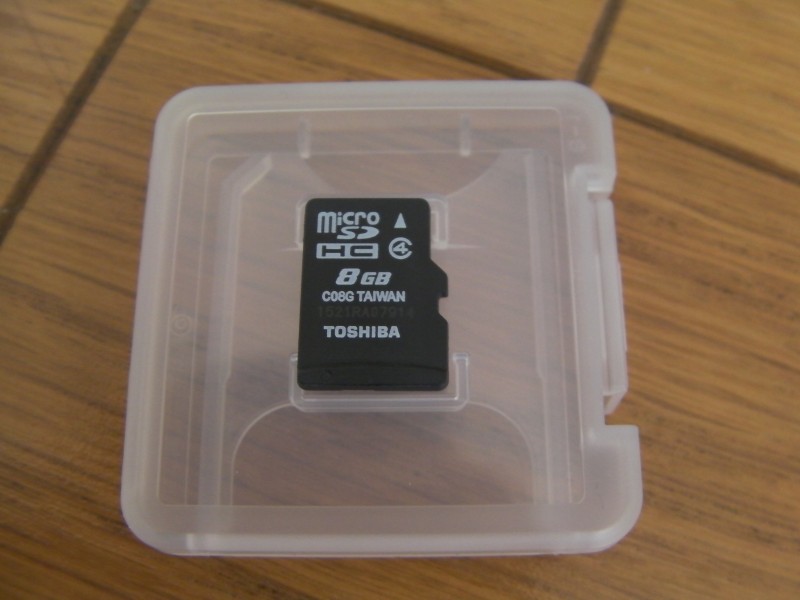 急遽近くのコンビニで買いました 東芝 Microsdhcメモリカード8gb Class4 Sd Me008gs のレビュー ジグソー レビューメディア