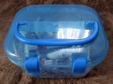 100均箱に詰め込んでました