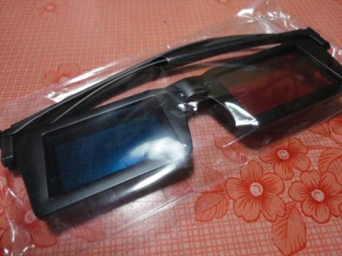 意外とレトロっぽいメガネが入ってました~