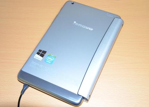 閉じた状態では、専用のキーボードのような感じですw