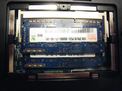 VAIO背面(メモリー交換前)