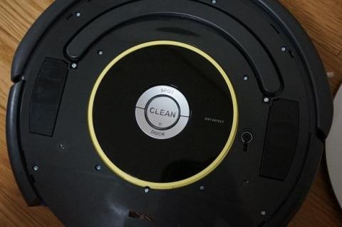 黄色の円の右側部分にシリアルポートがある