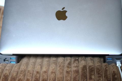 ▲J-Cube装着時は意外と広い隙間が出来る