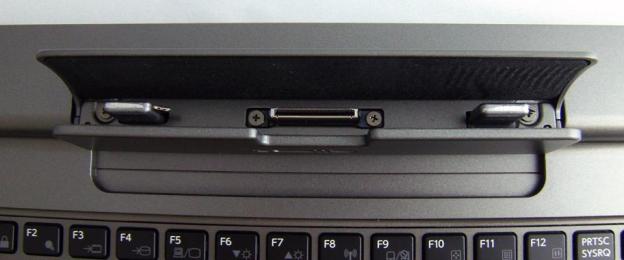 キーボードドッキング部分の拡大