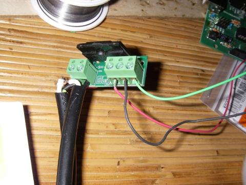 組み立てると、こうなる。