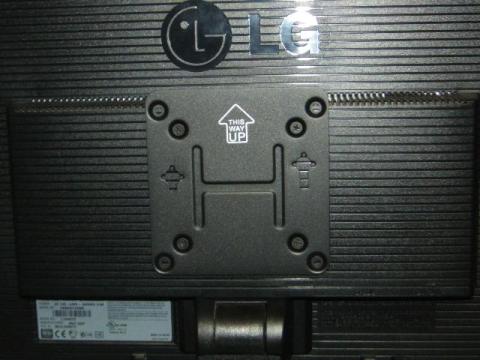 VESA規格プレートの取り付け