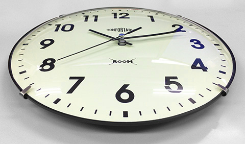 スイープ運針を採用した安価な壁掛け時計 ウォールクロック 1608 Lj 3714 Arabia スイープ運針のレビュー ジグソー レビューメディア