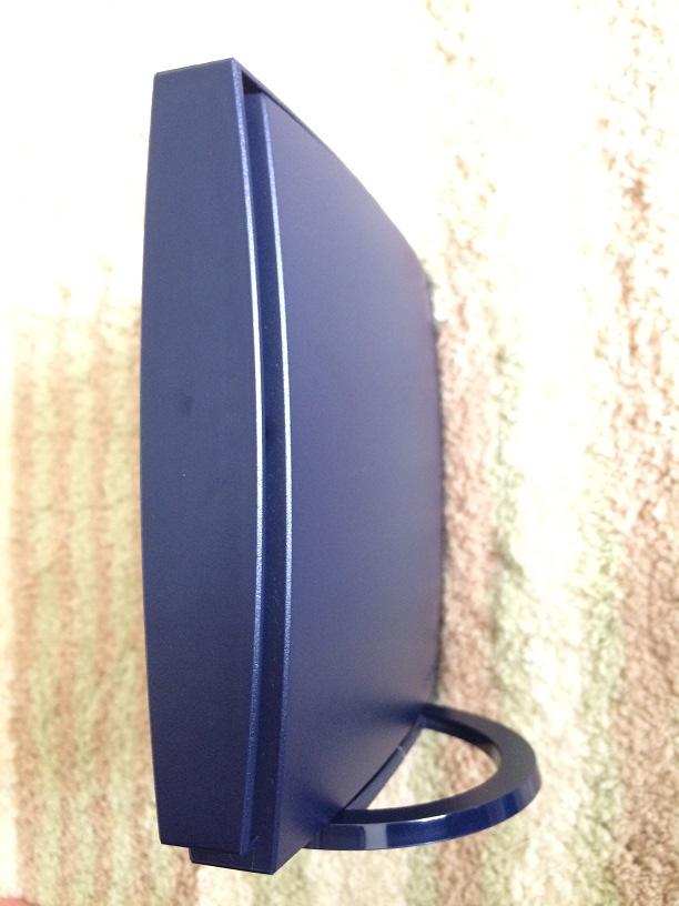 機能は基本的機能のみで見た目もシンプルだが、設定が簡単で肝心の通信性能は文句なし