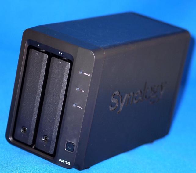 艶消し黒でまとまってます。側面のロゴはメッシュ加工のデザイン