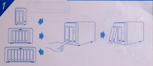 マニュアルに従ってトレイを本体から引き抜きます