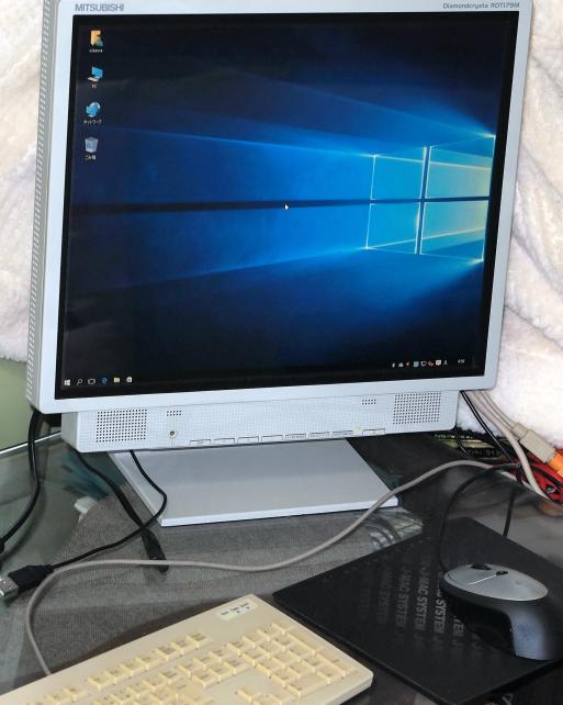 USBメモリからWindows10のOSをインストール。性能が良いからかあっという間に完了してしまった…