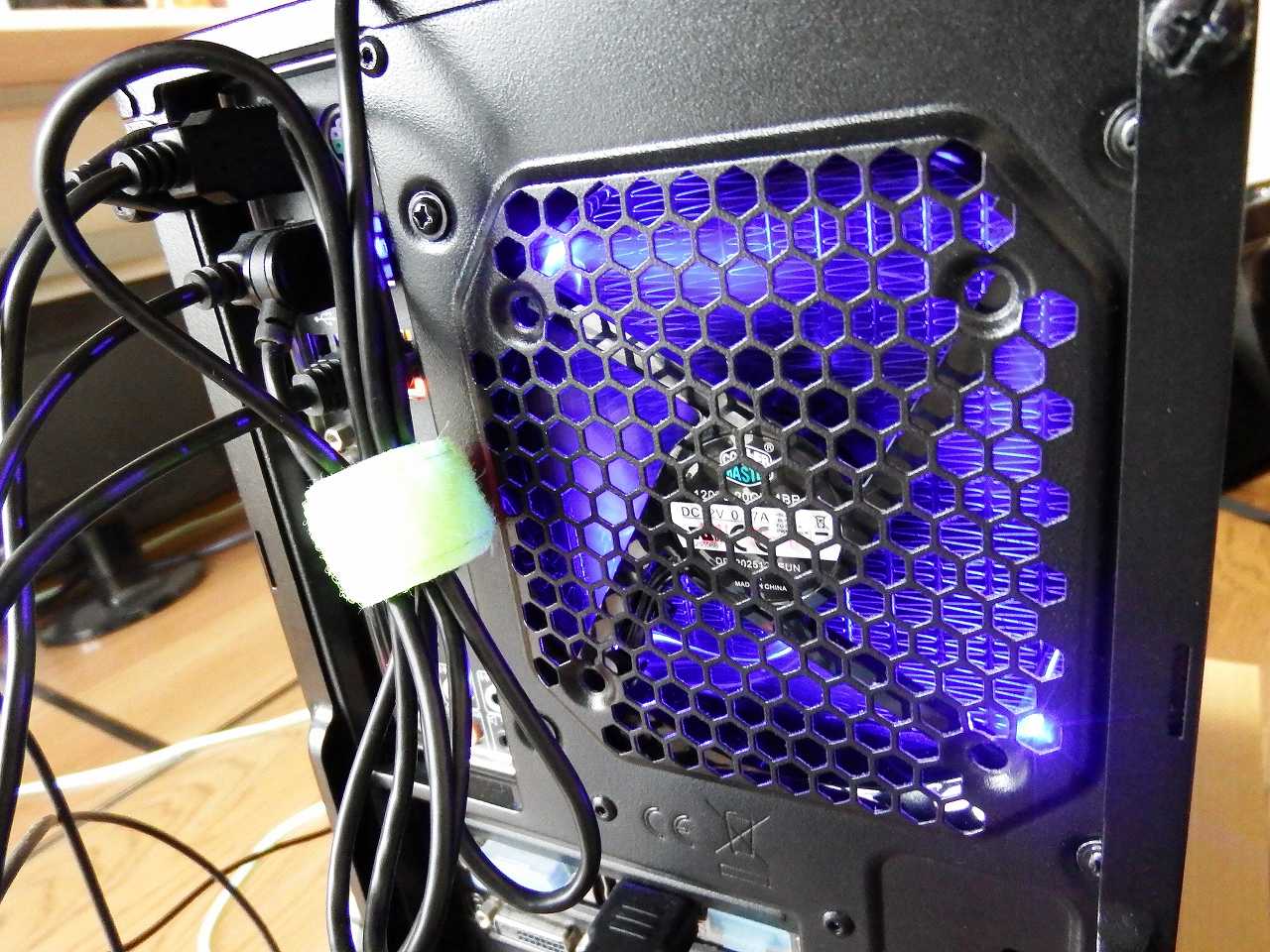 初めての簡易水冷ですが Cooler Master Seidon 1v 水冷cpuクーラー 12cmラジエータ 廉価版 Fn737 Rl S12v 24pk J1のレビュー ジグソー レビューメディア