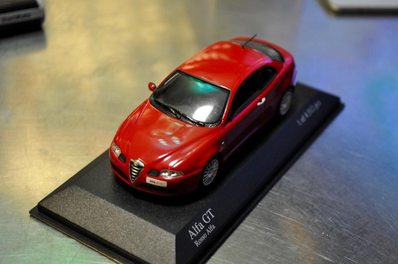 アルファロメオ なんて甘美な響き その３ 時代の狭間に咲いた一輪の花 アルファgt ミニチャンプス1 43のレビュー ジグソー レビューメディア