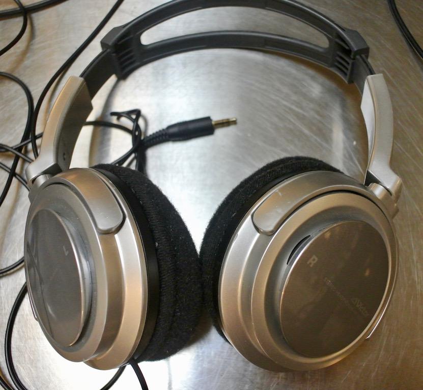 とにかく音が良い それだけに装着感の悪さが残念 Jvcケンウッド ビクター インドア用密閉型ステレオヘッドホン Hp Rx300のレビュー ジグソー レビューメディア