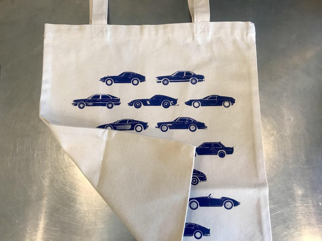 Car Graphic 読者アンケート プレゼントに当選 イラストの中に１台 知らないクルマがあります どなたか 教えてちょそして車名が判明 Cg オリジナル コットンバッグのレビュー ジグソー レビューメディア