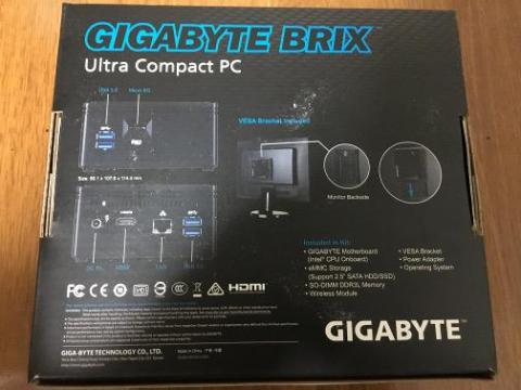 外箱底面ではポートやVESAマウントが説明されている