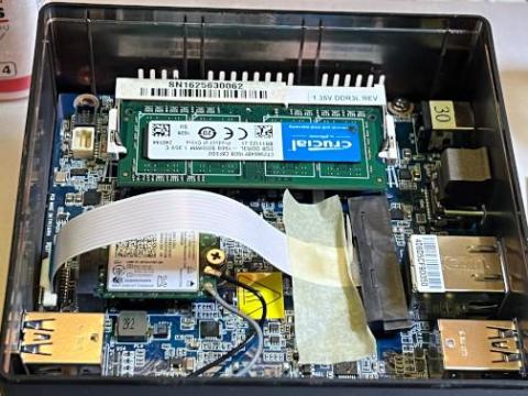 裏蓋を開けたところ