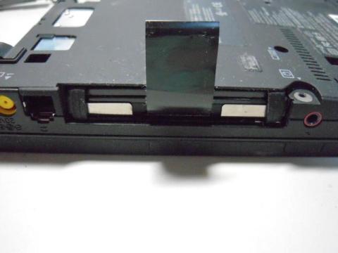 引っ張り出した後、この部分を手前に引くと