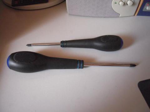 ネジ頭にぴったり合うものを用意しましょう