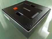 黒いボディーに「SAMSUNG」のロゴが映える