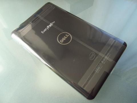 背面に DELL と EveryPad Pro by YAMADA のロゴがデザインされている