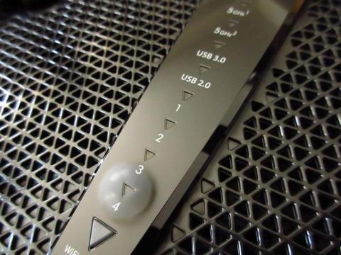 ギガビットに対応した LAN ポートの LED