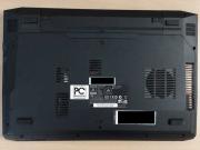 ボトムには吸気口がいっぱい