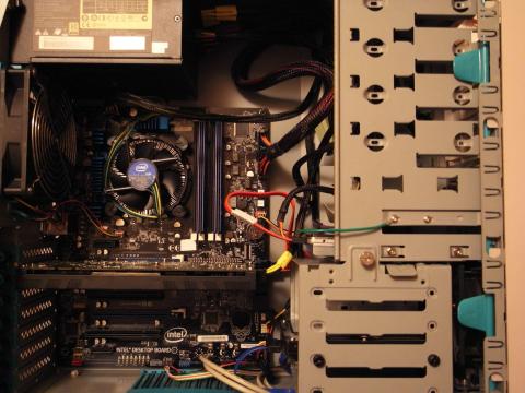 Fig.4 搭載図(ケースにマザー+電源+CPU+メモリー+VGA+SSD)