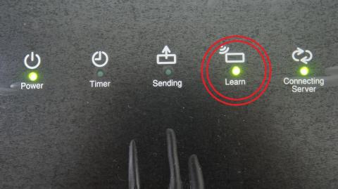準備ができると本体側の「Learn」のランプが点灯します。