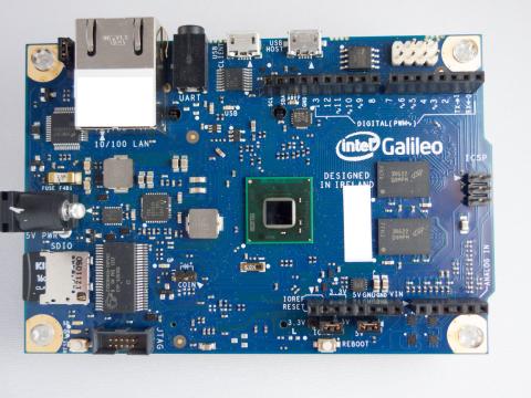 ぱっと見、マザーボードのよう