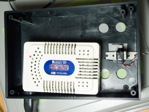 除湿ユニットとサーボモータ