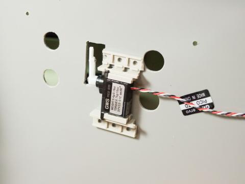天板裏サーボモータ