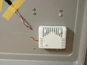 ボックス天板裏に配置。