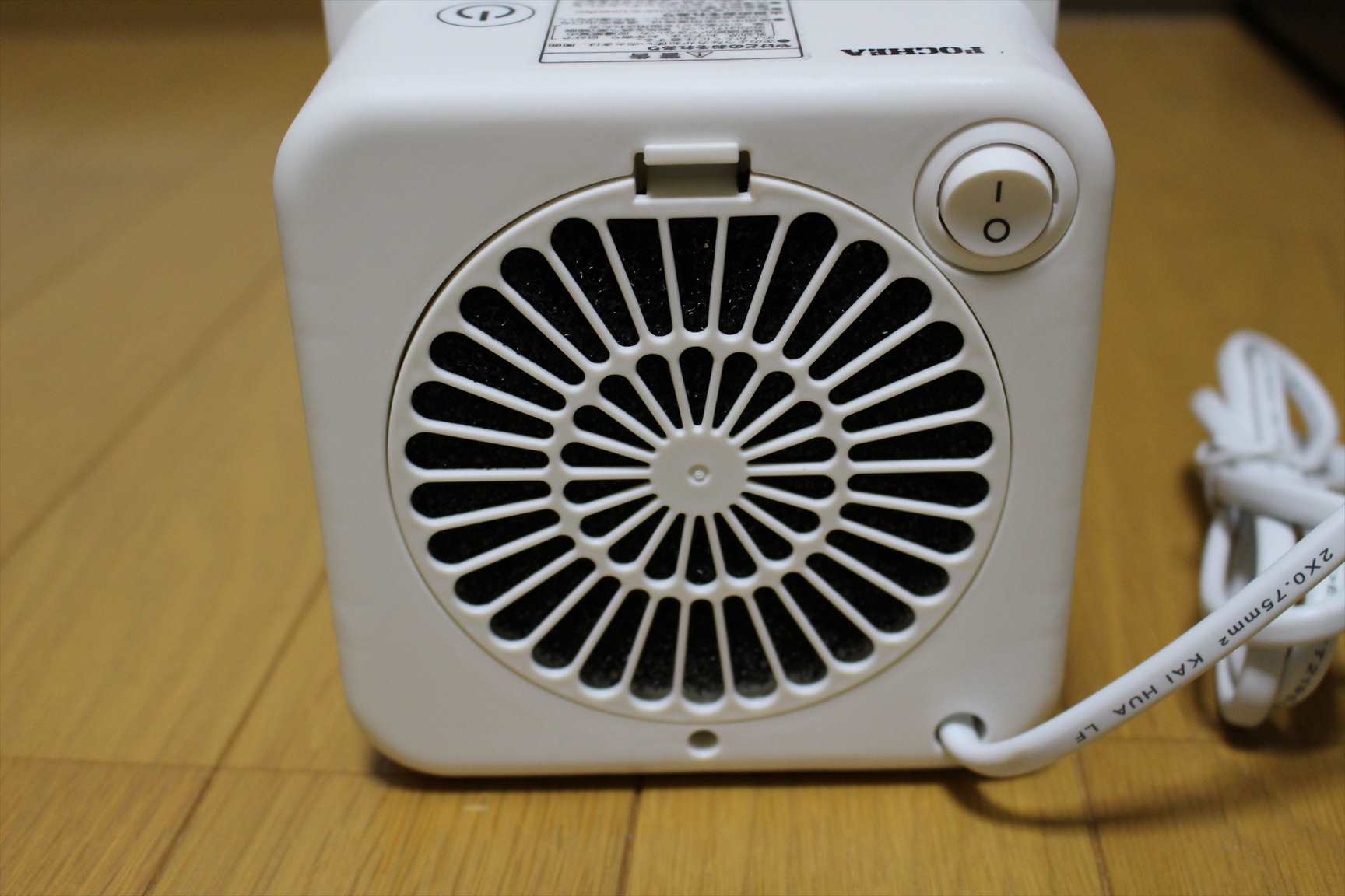 遠赤で思った以上に暖まります セラミックヒーター Fochea 300w 温風 送風 首振り 省エネ 節電 デスクヒーター 転倒off機能搭載 安心安全 温風ヒーターのレビュー ジグソー レビューメディア