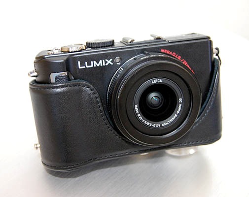 LUMIX LX3の魅力を引き立てる純正本革ケース - Panasonic デジタル 