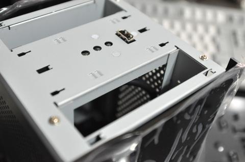 HDD取り付けスロットから見た内部