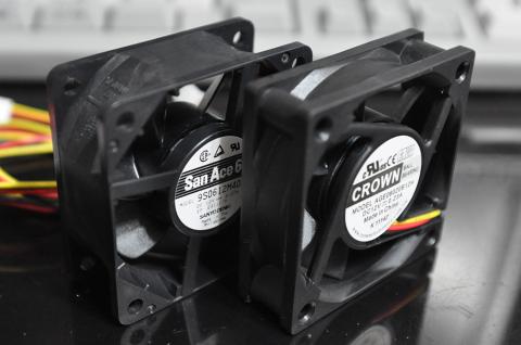標準搭載ファンとSanAce SF6-S4