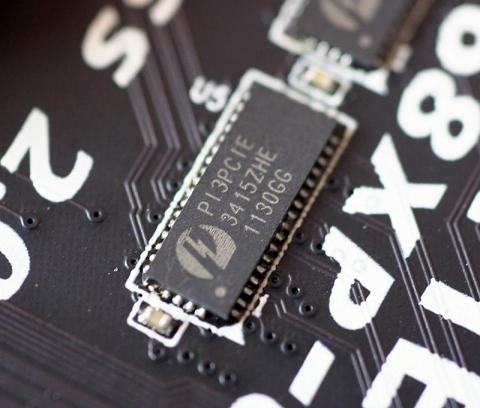 PCI-Eスイッチングチップ