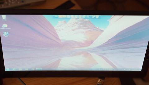 上方向からの視野角の狭さ