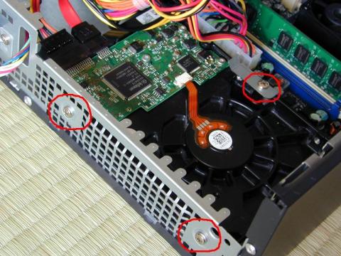 ハードディスクをネジ止め