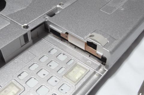 中に押し込みます