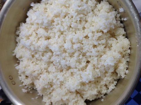 蒸しあがった米