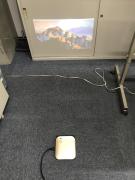 会議室が取れなかったので、事務室の隅っこで投影テストしました