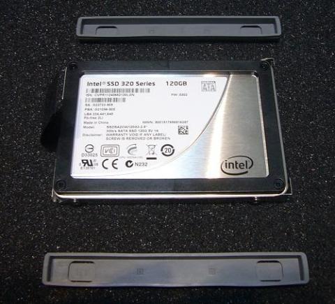 マウントにSSDを装着