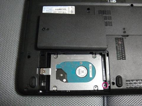 HDDネジ外し.JPG