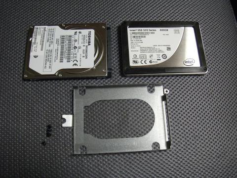 HDD固定金具取り外し完了.JPG
