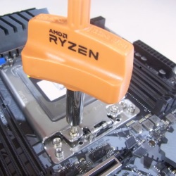 マルチスレッドキング。実質Ryzen×2で同クラスに敵なし。Haswell-Eの低予算リプレイスにはピッタリ。AMD Ryzen Threadripper 1950X