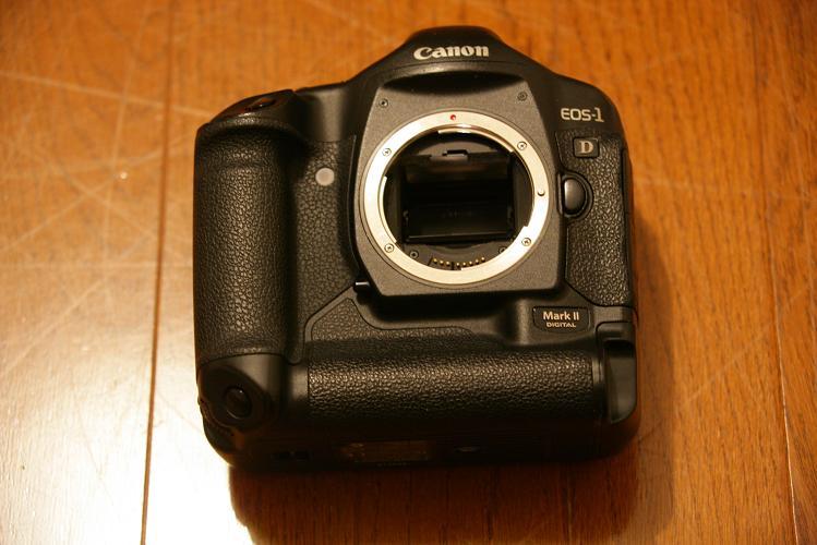 Canon キヤノン EOS-1D DIGITAL 初代 ボディ デジタル一眼レフカメラ  